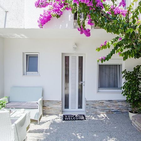 Luxury Studio Apartment White Sensation Водице Экстерьер фото