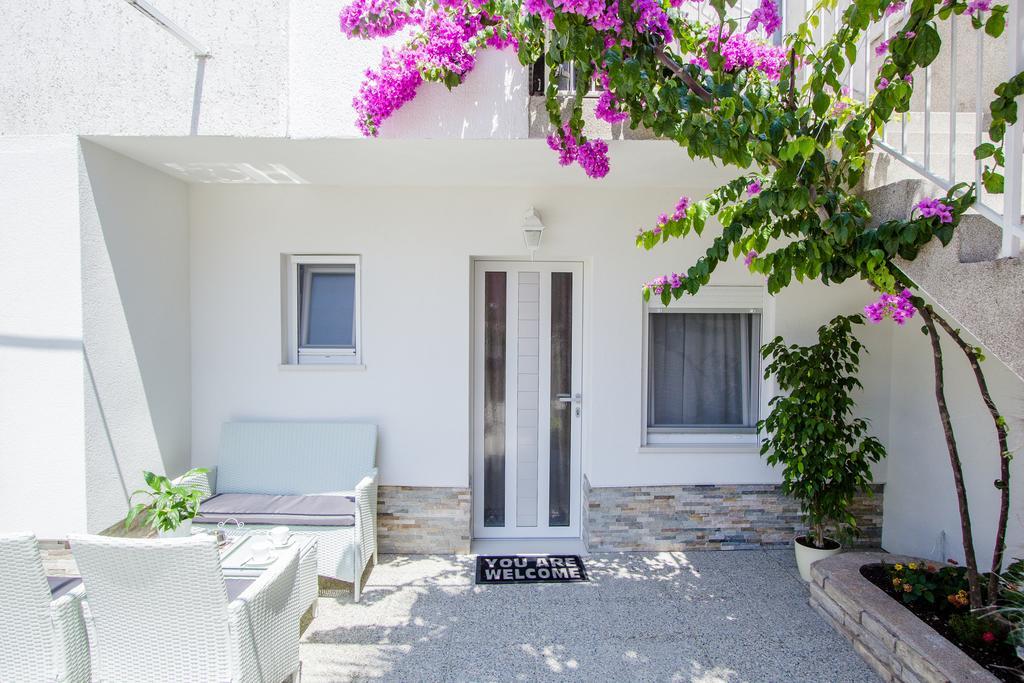 Luxury Studio Apartment White Sensation Водице Экстерьер фото