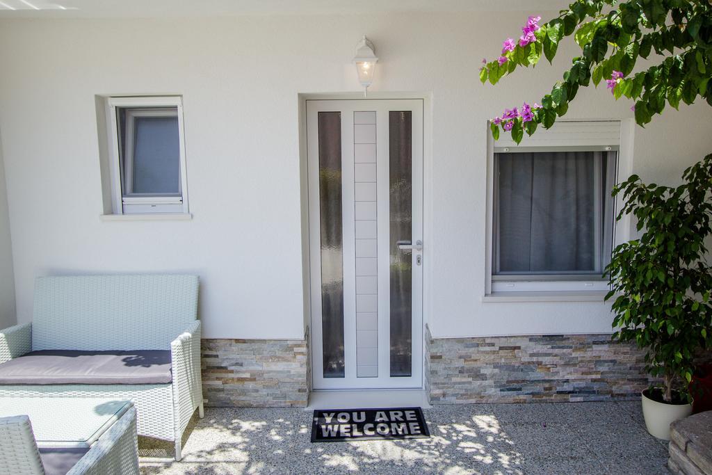 Luxury Studio Apartment White Sensation Водице Экстерьер фото