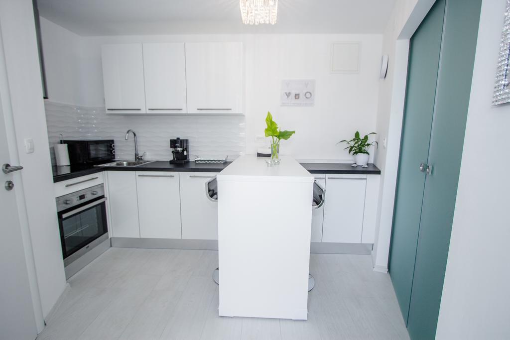 Luxury Studio Apartment White Sensation Водице Экстерьер фото